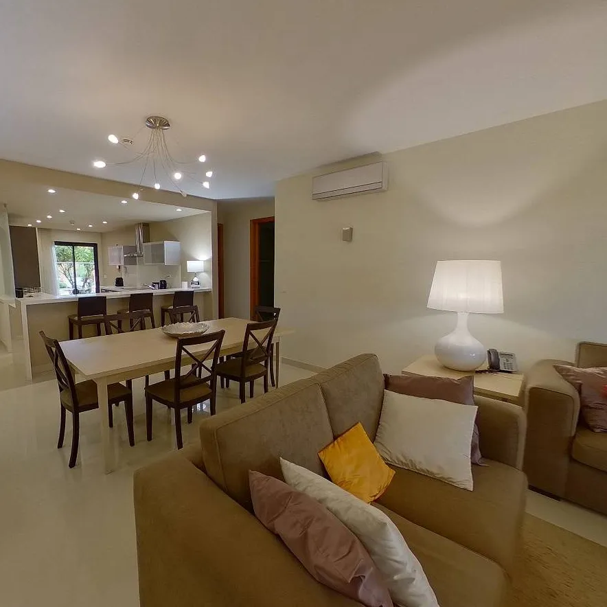 Appartement de 2 chambres avec garage et piscine dans un Golf Resort