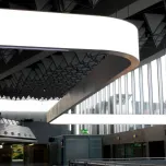 Schwebendes Lichtband