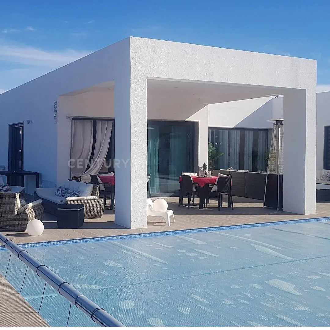 Villa 1700m² T4 suite with Pool - Quelfes