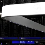 Schwebendes Lichtband