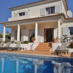 Vaste Villa - trois chambres - piscine