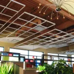 Les plafonds acoustiques Rockfon (division de la laine Rockwool) et les plafonds métalliques.