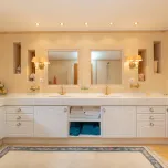 Magnifique villa de 6 suites, meublée, située dans un quartier privilégié de Funchal-Ile de Madere.