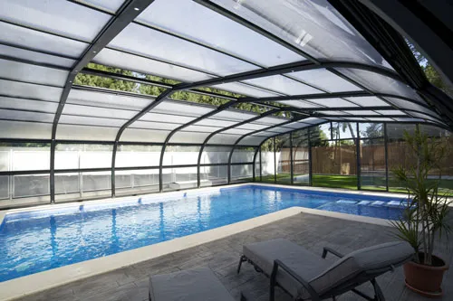 ABRIDAYS® or DECKDAYS®, 2 aesthetic & ingenious pool protection solutions