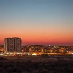 EXCLUSIVITÉ - Faro - Duplex vue mer en dernier étage, 4 chambres, toit terrasse, piscine et garage fermé.