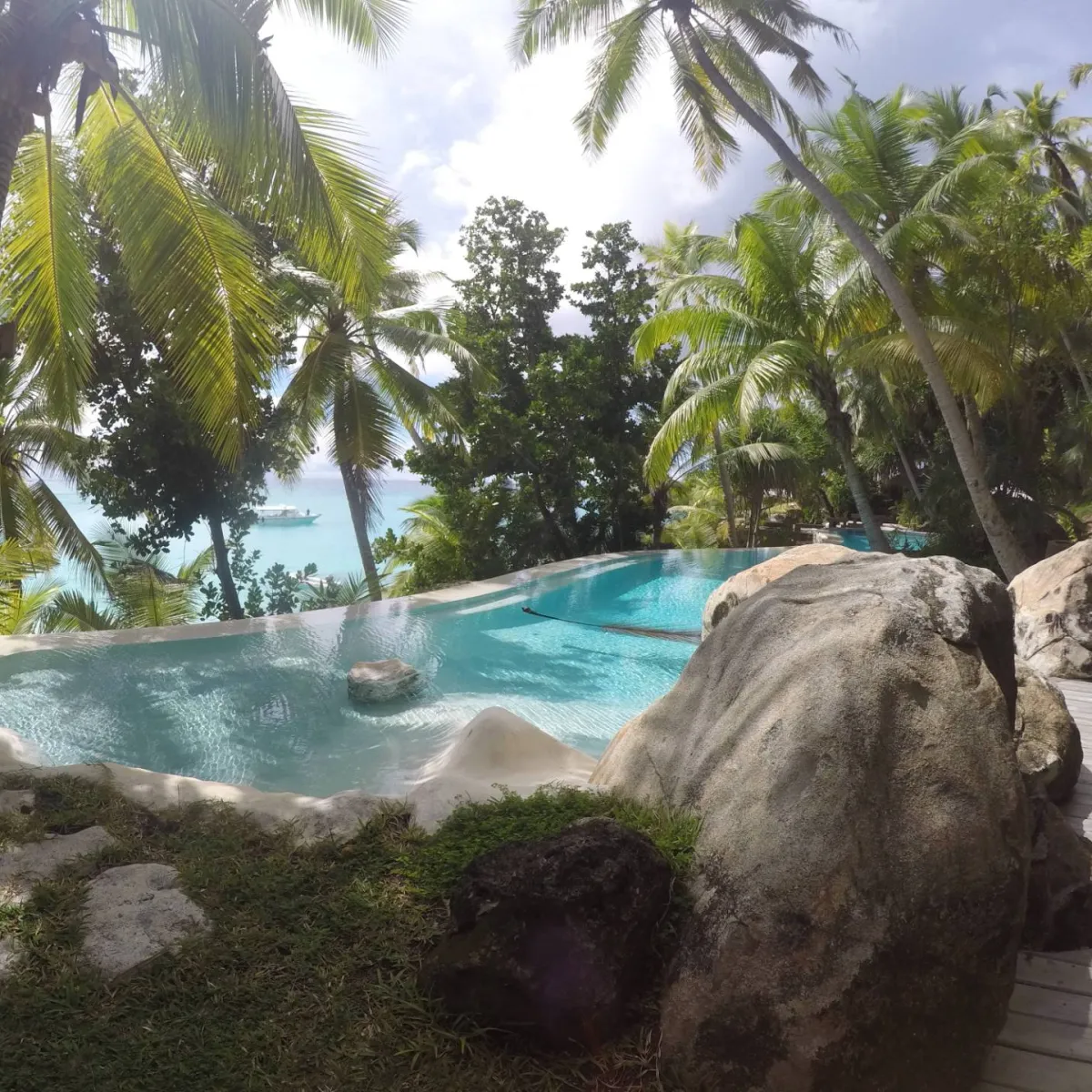 THE TWINS | LIGHT SCULPTURE