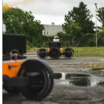 Drones et AMR interconnecté en salle de contrôle