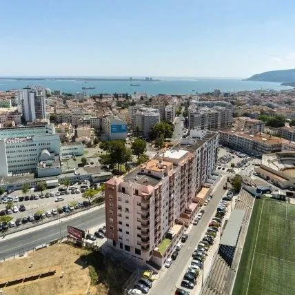 Penthouse T3 com Terraço e Deslumbrante Vista em Setúbal