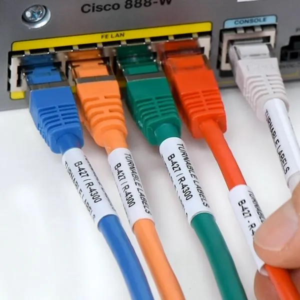 Draaibaar label om sneller kabelfouten op te sporen