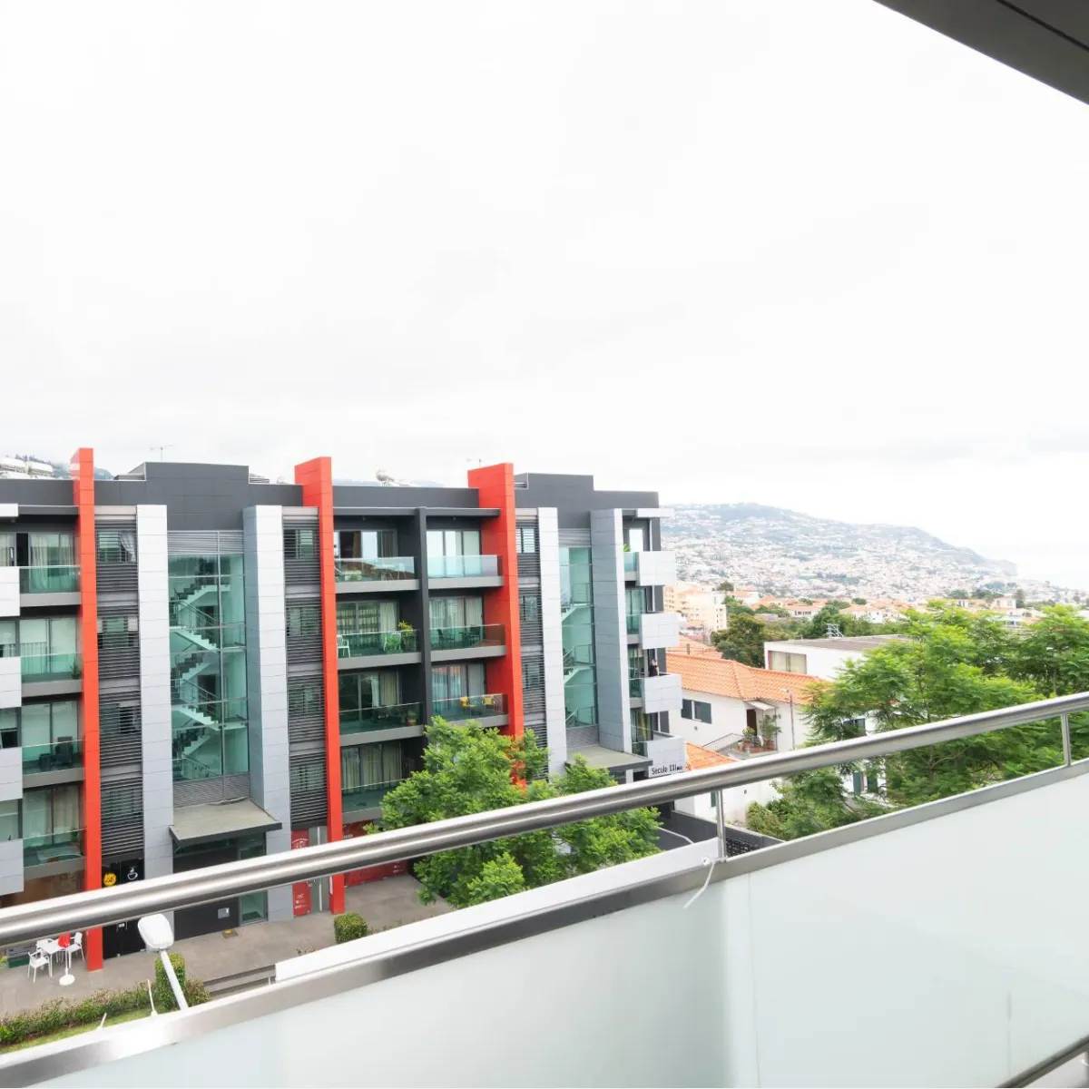 Excellent 3 bedroom apartment, Duplex Penthouse in the 21st Century of Avenida da Madalena
