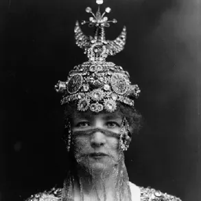 SARAH BERNHARDT - 52' HD