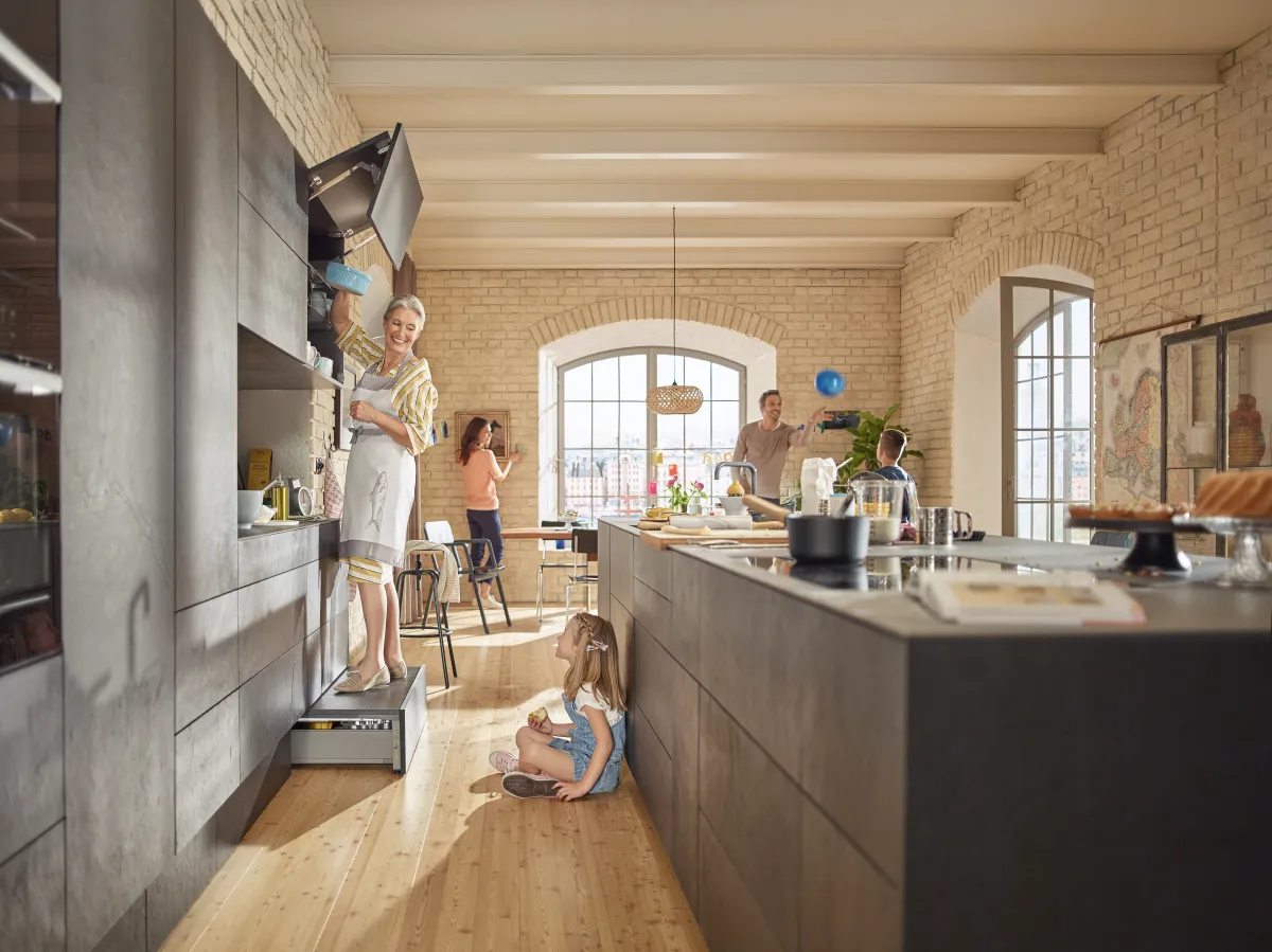 SPACE STEP – plinth solution