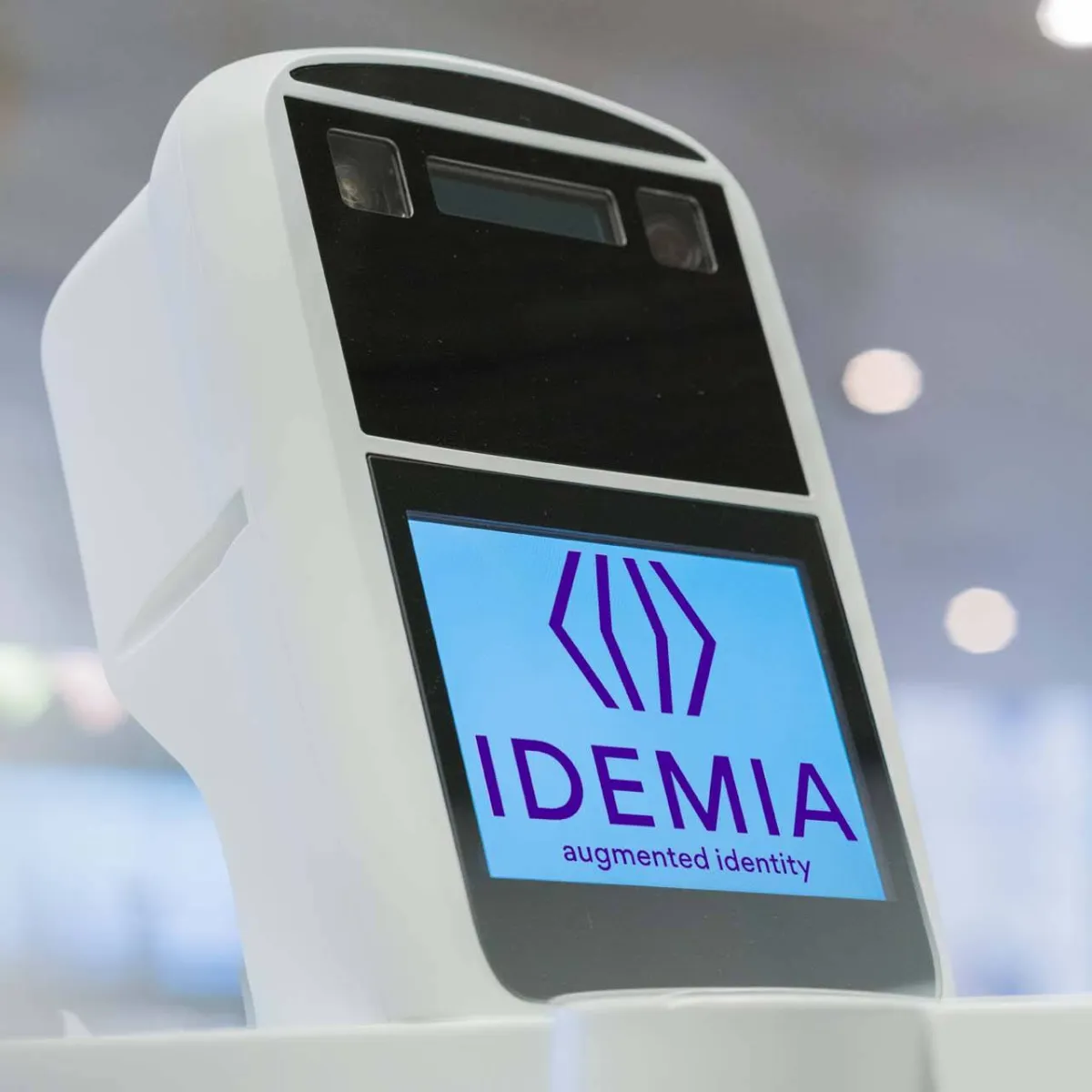 OneLook – Capture two biometrics with one look