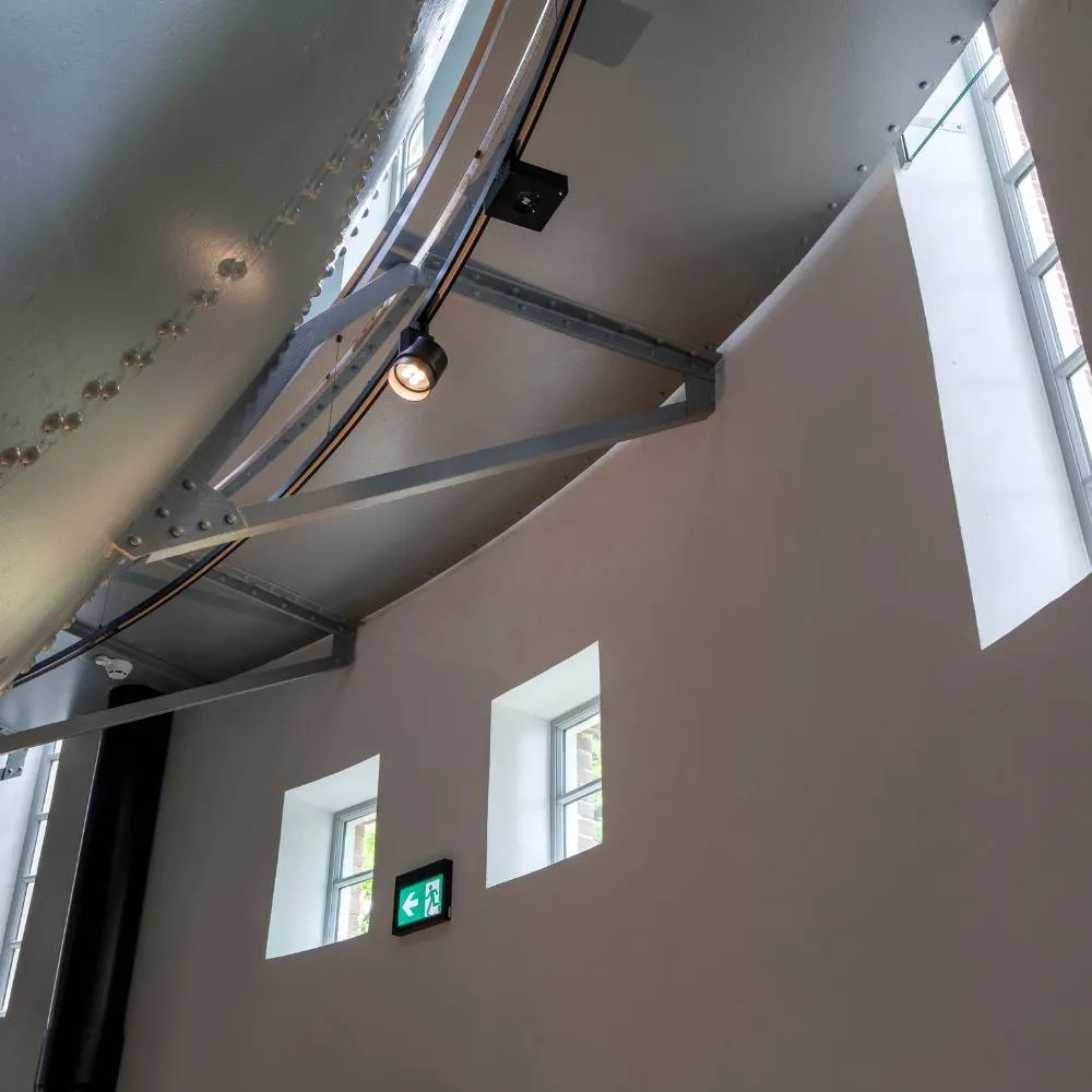 Noodverlichtingsarmaturen op de spanningsrail