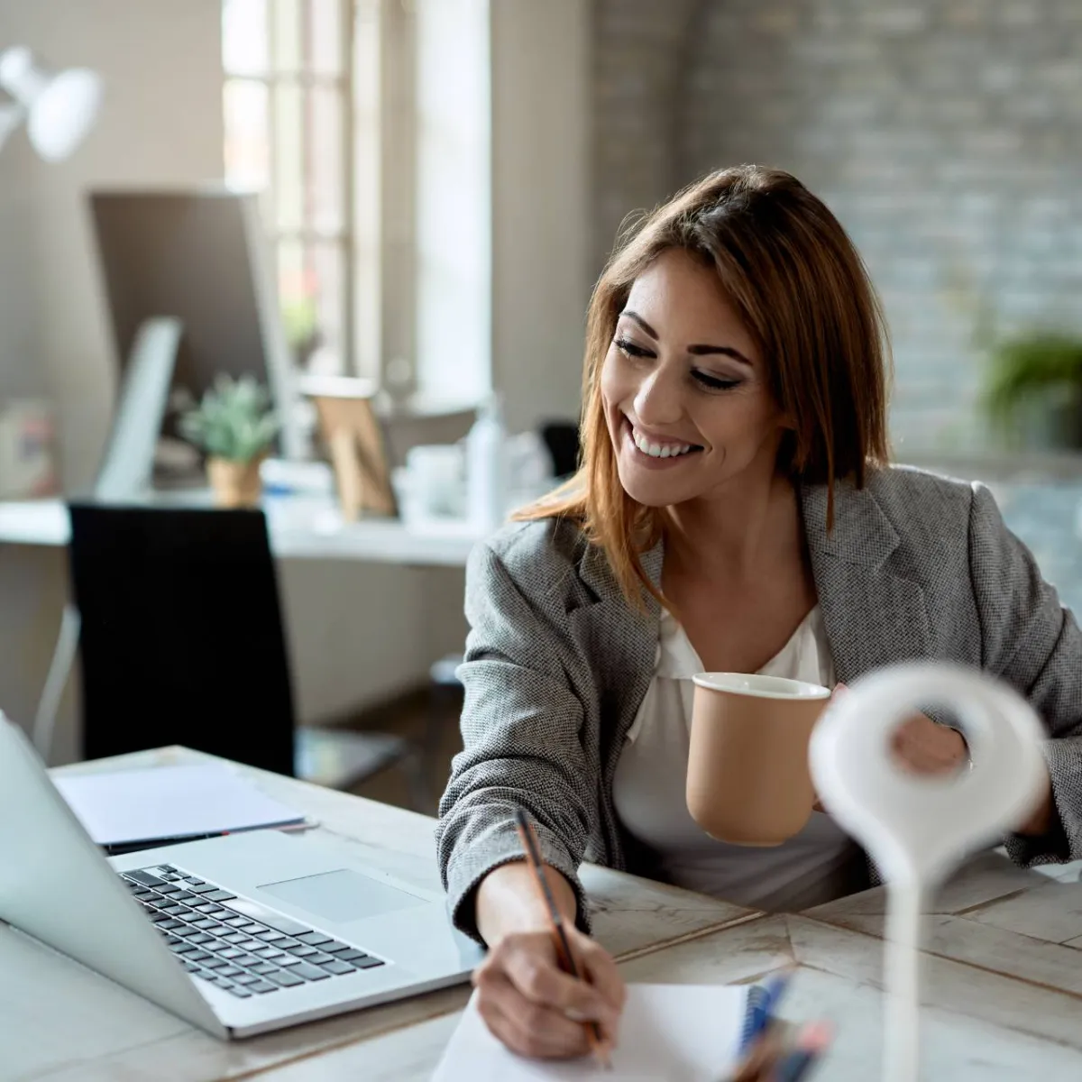 MARKETING & COMMUNICATION ASSISTANT