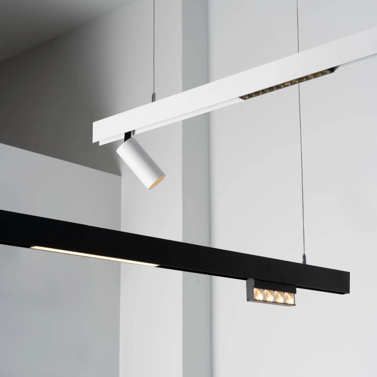 Magnetic & Modular Lineal Systems, playing with light has never been easier!