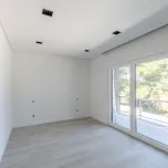 T4 Modern with swimming pool