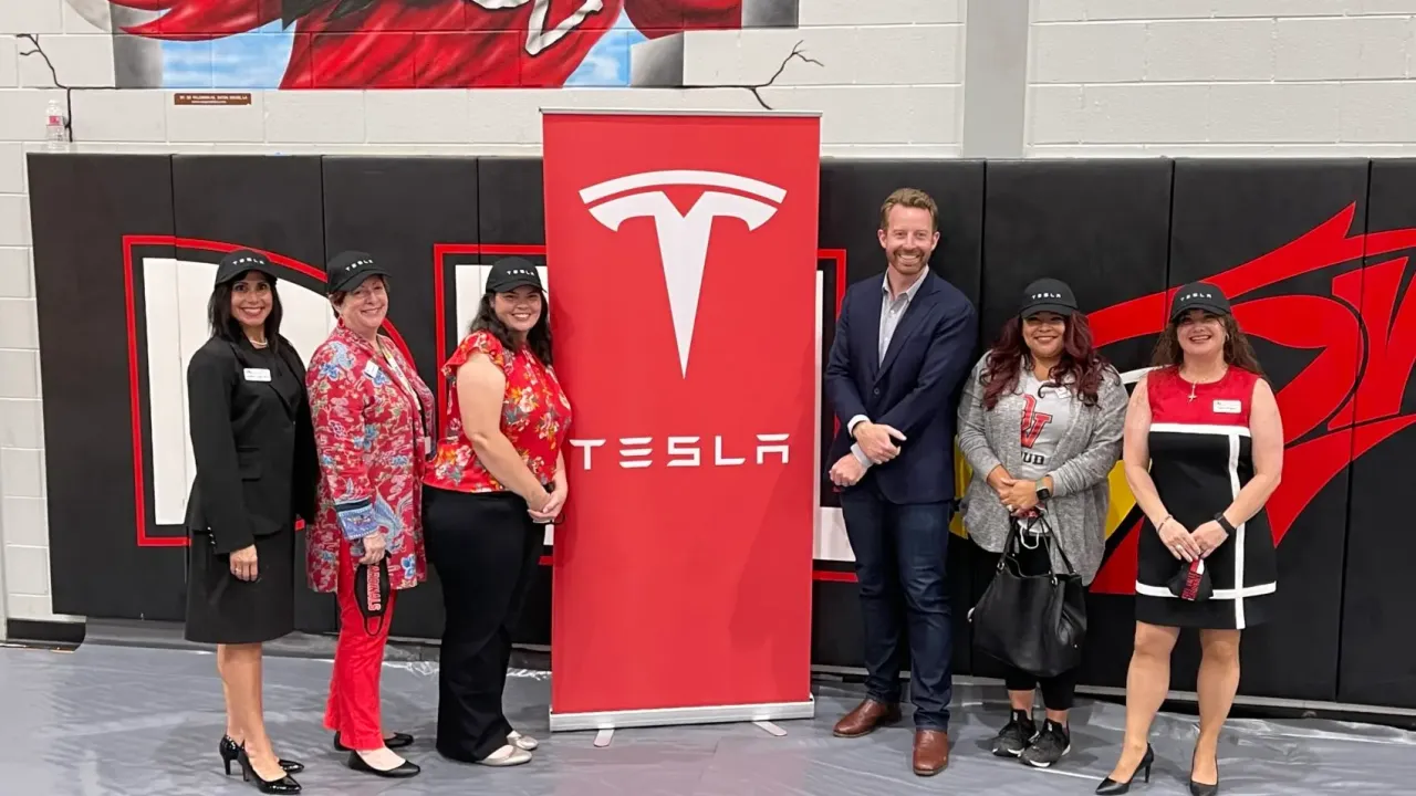 Make it Movement featuring Del Valle ISD