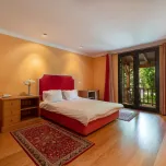 Magnifique villa de 6 suites, meublée, située dans un quartier privilégié de Funchal-Ile de Madere.