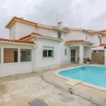 Villa de 3 chambres dans un quartier calme à 15 minutes de Lisbonne et Cascais avec piscine