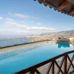 Magnifique villa de 6 suites, meublée, située dans un quartier privilégié de Funchal-Ile de Madere.