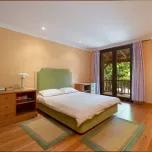 Magnifique villa de 6 suites, meublée, située dans un quartier privilégié de Funchal-Ile de Madere.