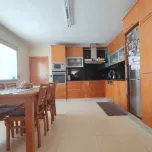 Maison moderne proche de la mer