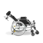 Cadeira de Rodas Tetra com Encosto Reclinável e Acessórios Inclusos até 130 kg D700