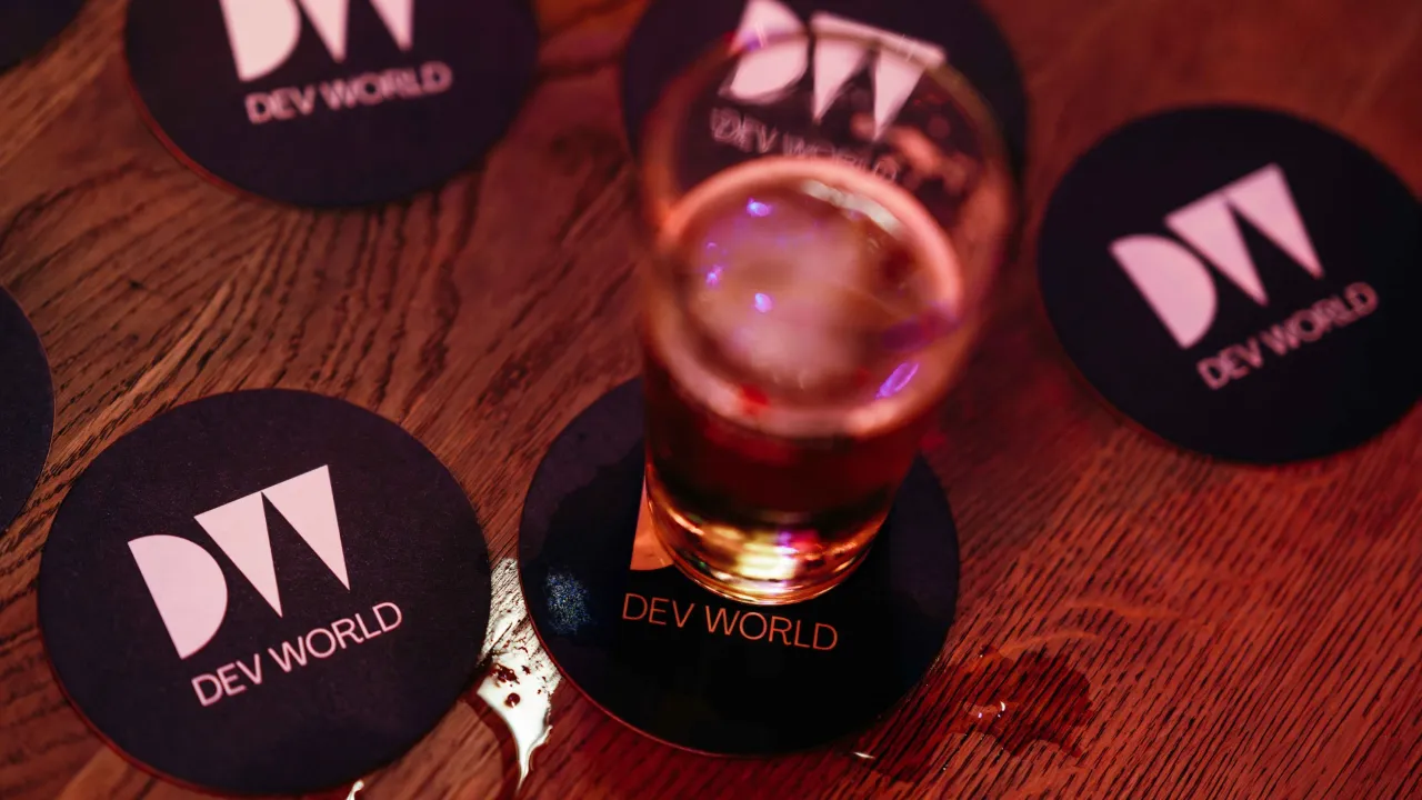 Street Party - Aprés Ski Bar by Bright Data | Free Happy Hour