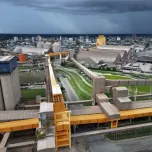 TRANSPORTADORES DE CORREIA E ELEVADORES DE CANECAS