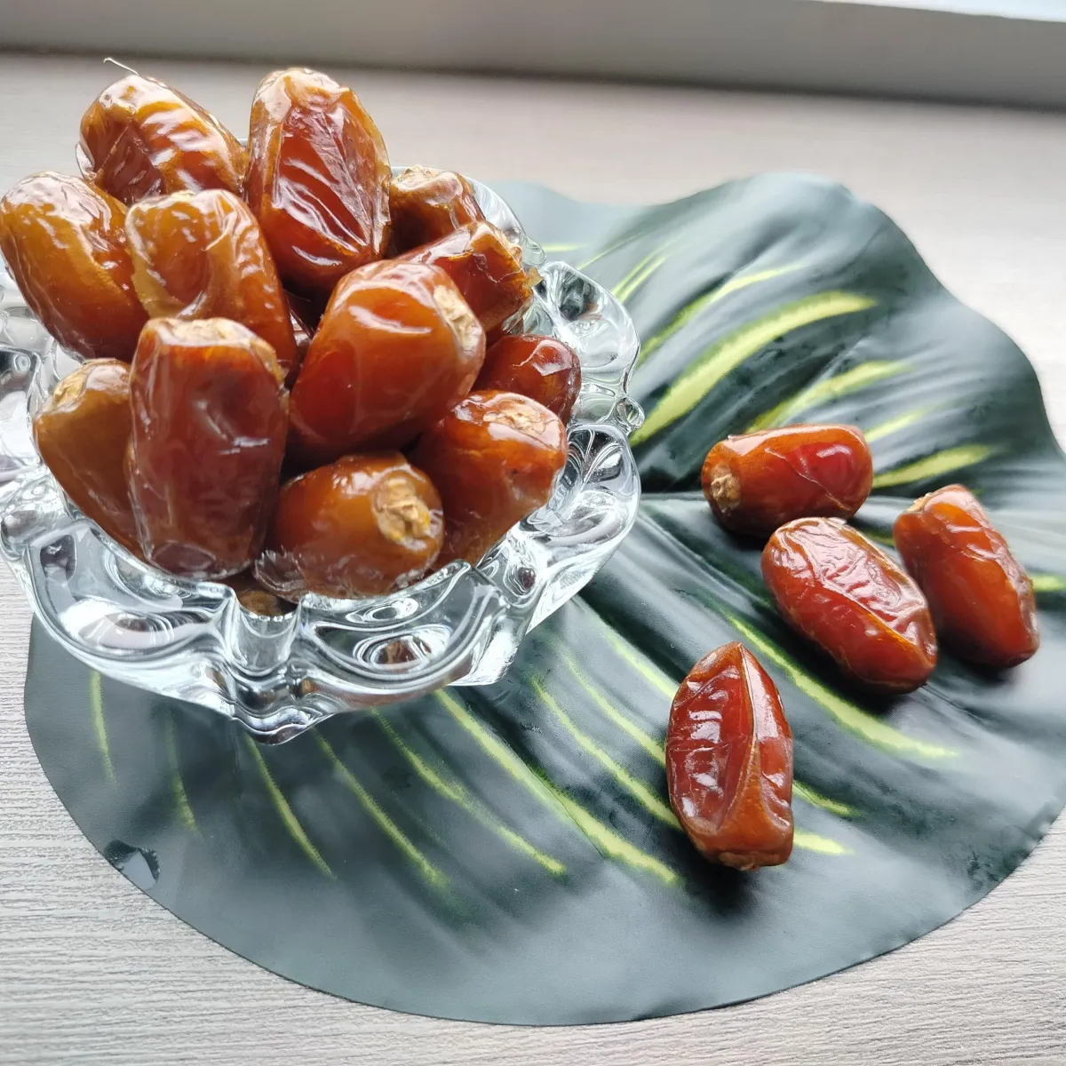 UNPITTED WHOLE DATES