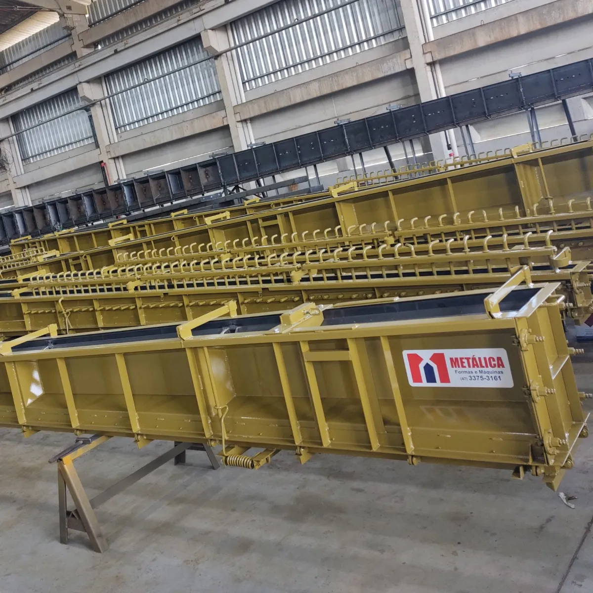 Molde para fabricação de poste DT tipo B