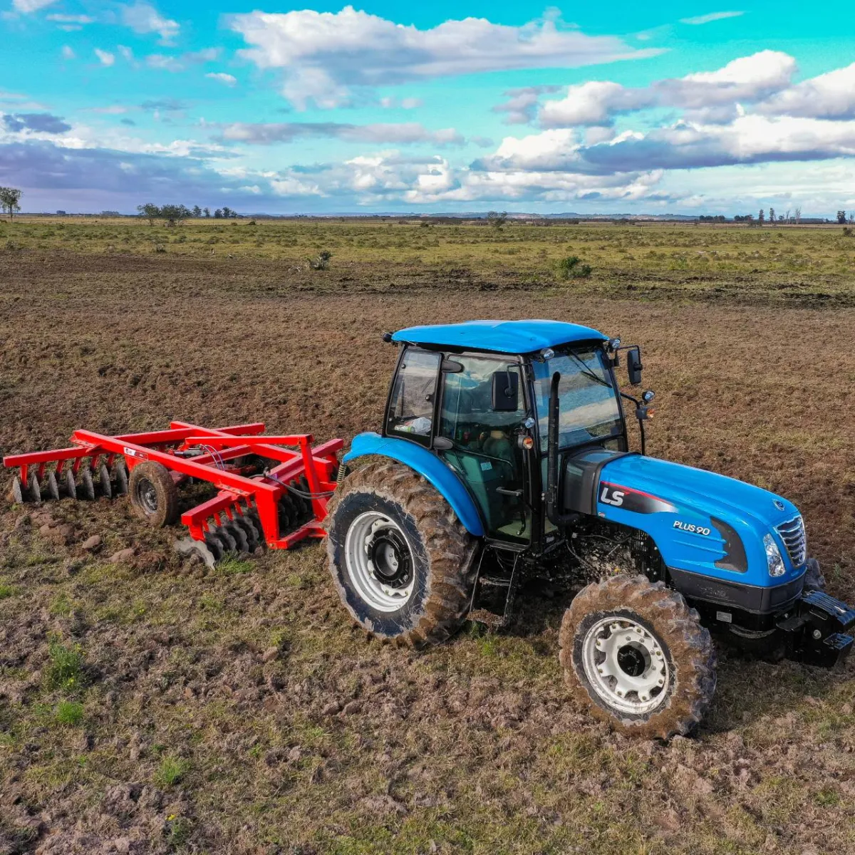 Trator 90 CV - LS Tractor Plus 90 Cabinado 4X4