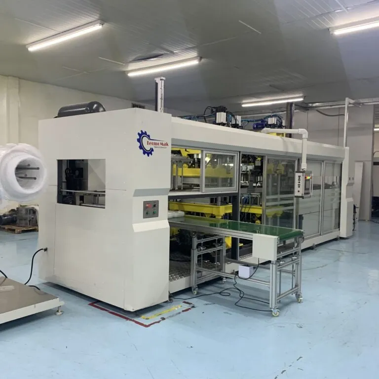 Termoformadora 03 Estações ( Molda, Corta e Empilha )