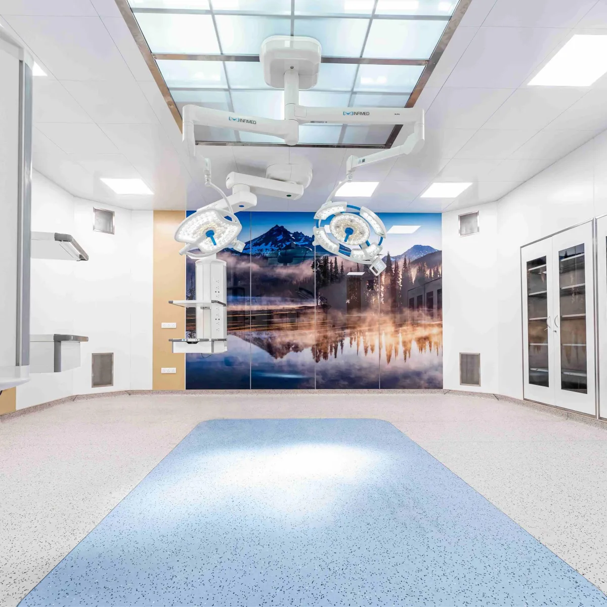 Modular system for the design and integration of operating rooms with OPERA IS-01