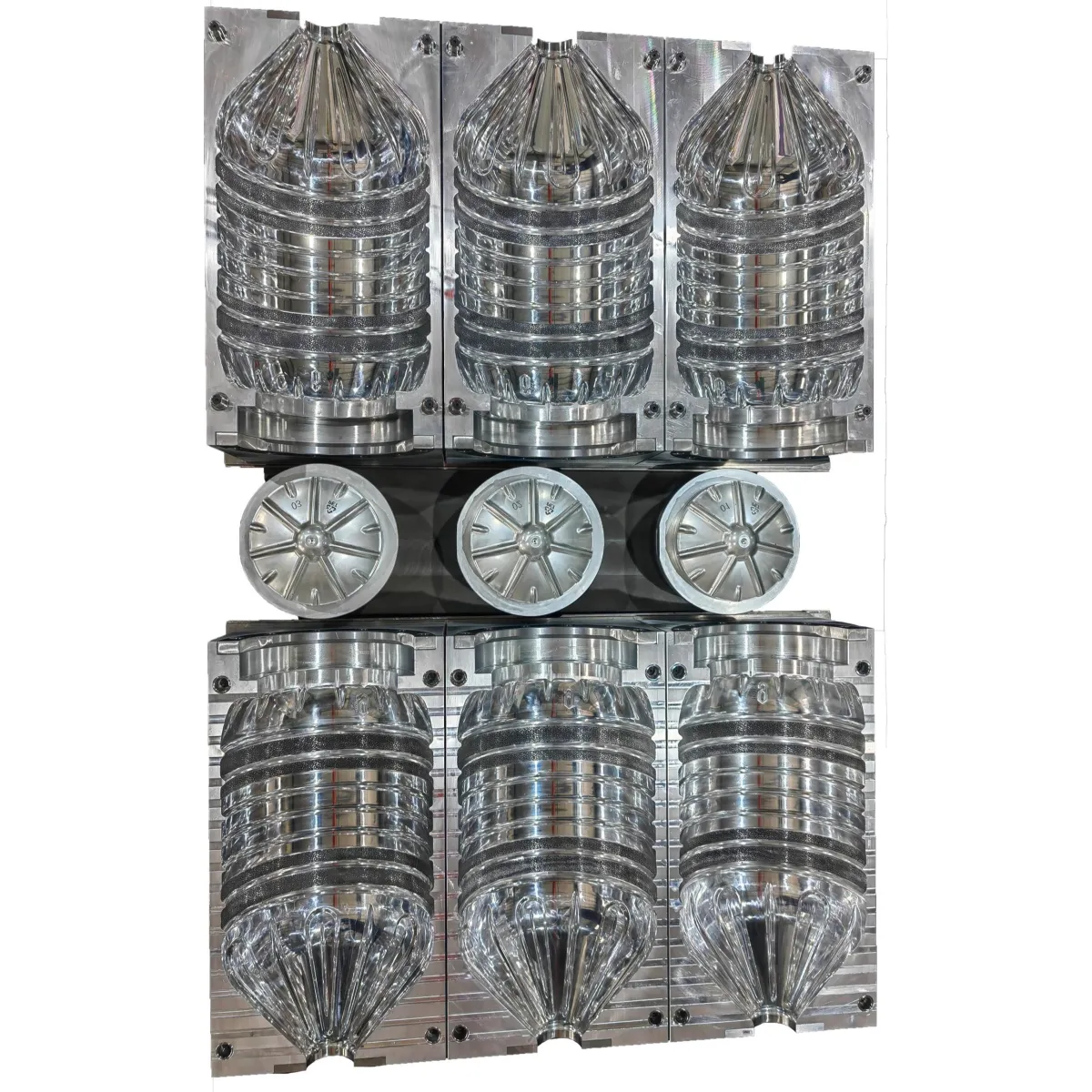 Linear bottle blowing mold