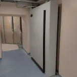 Swing radiation shielding doors