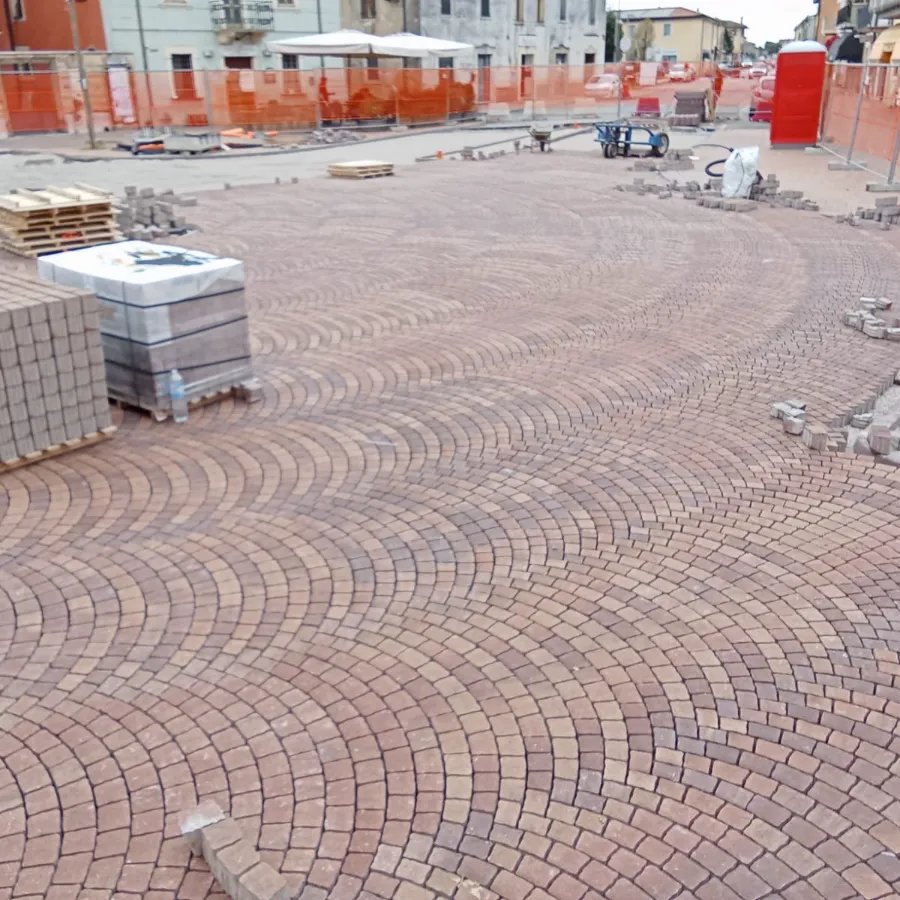 LAVORO PUBBLICO VIGASIO DI VERONA PAVIMENTAZIONE ROTONDA CENTRALE DEL PAESE