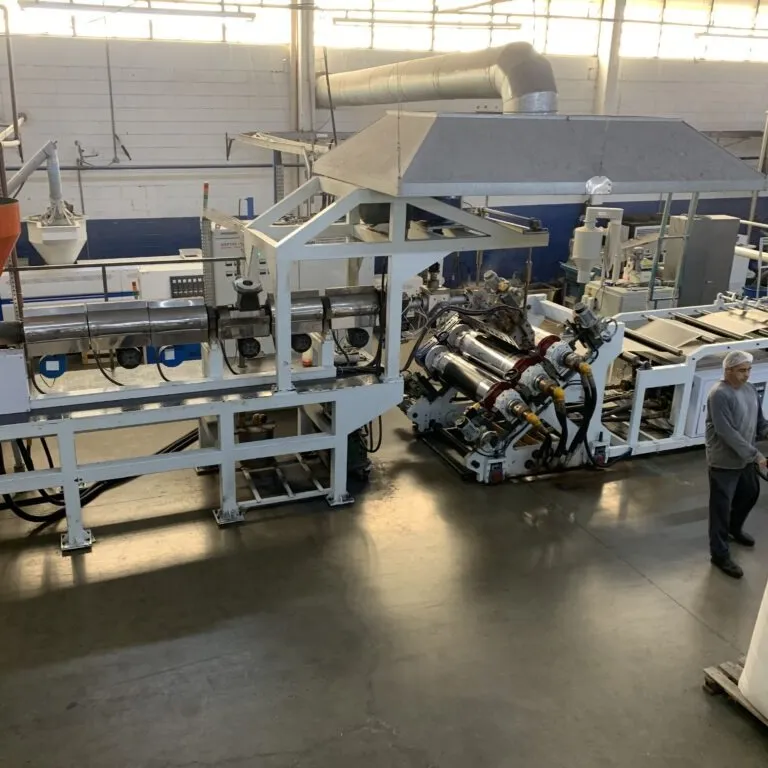 Extrusora de bobinas (PSAI / PET / PP)