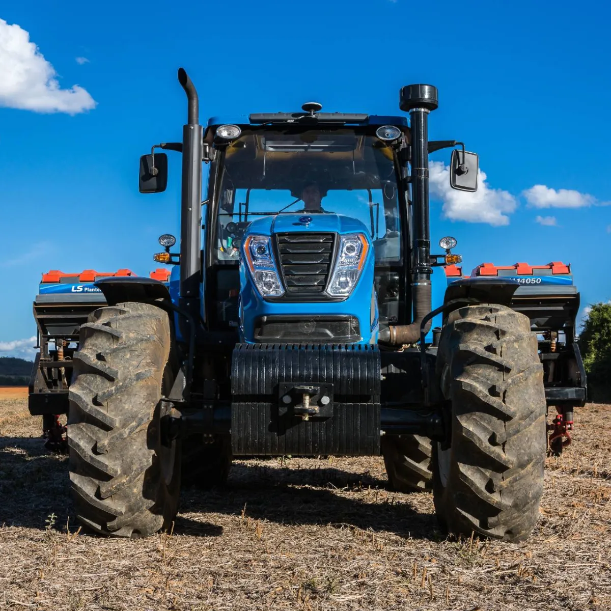 Trator 145 CV - LS Tractor H145 Cabinado 4X4