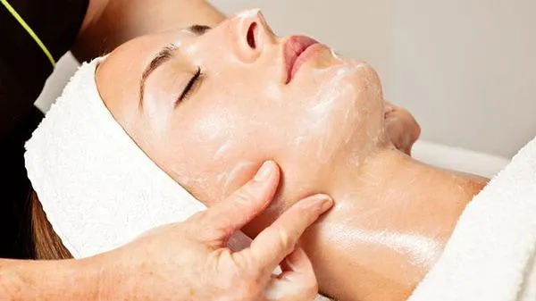 Yon-Ka Paris - Vitamin C25 Facial Facial Treatment (Booking Required)