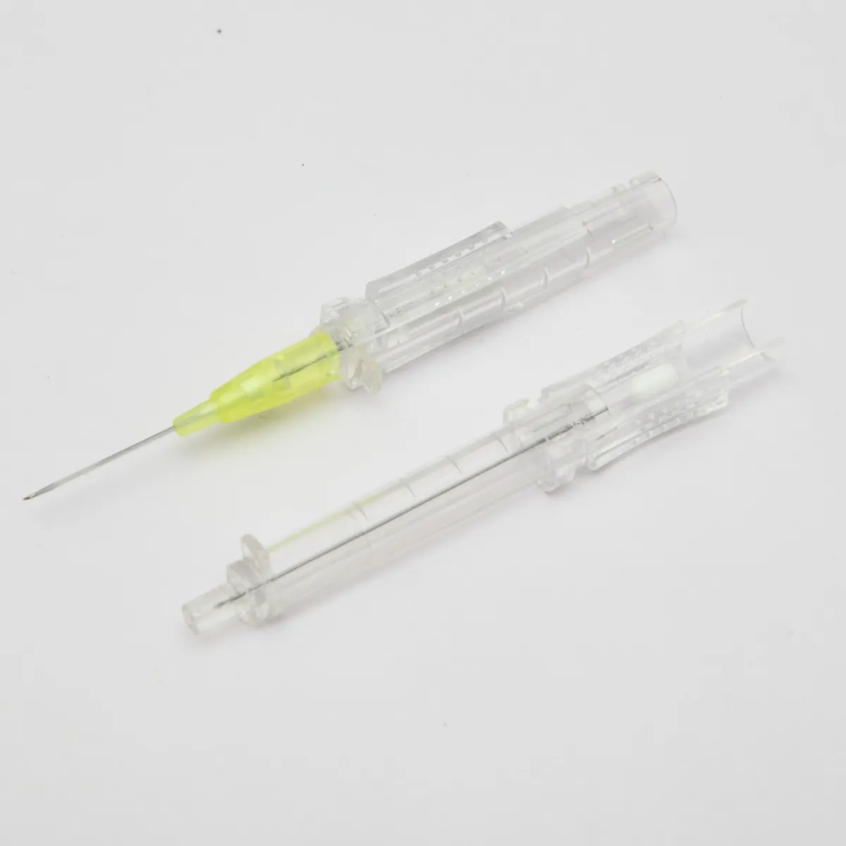 PLUSCAN ALPHA SAFE® — SAFETY I.V. CATHETER WITHOUT INJECTION PORT AND WINGS