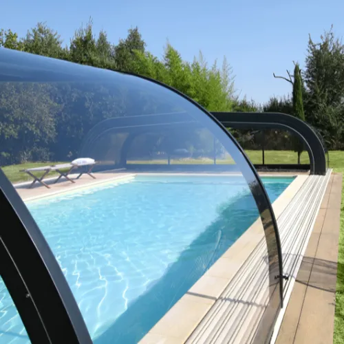 Abri de piscine mi-haut cintré télescopique