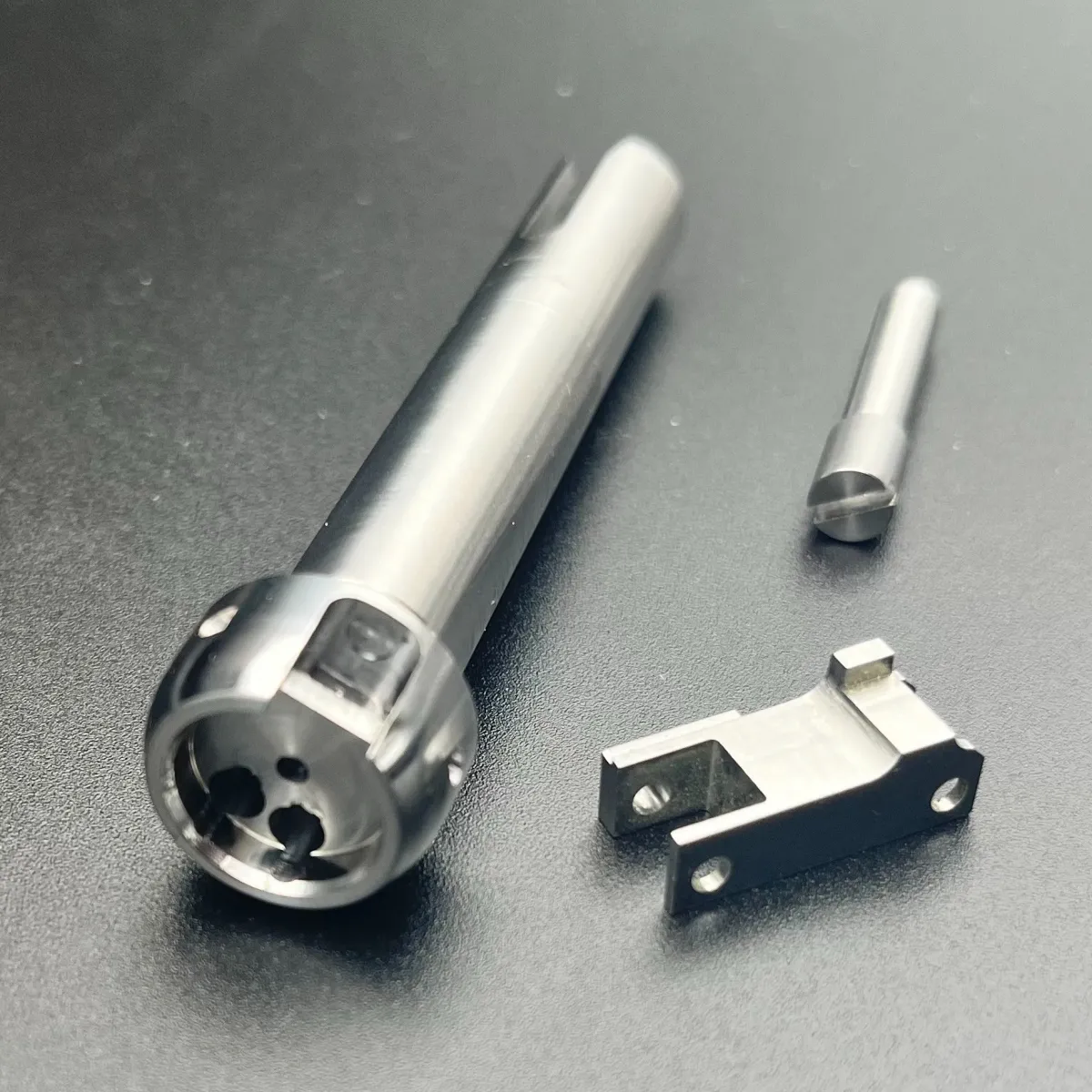 Décolletage de précision pour la Défense et l'industrie de l'Armement de 0,5mm à 32 mm