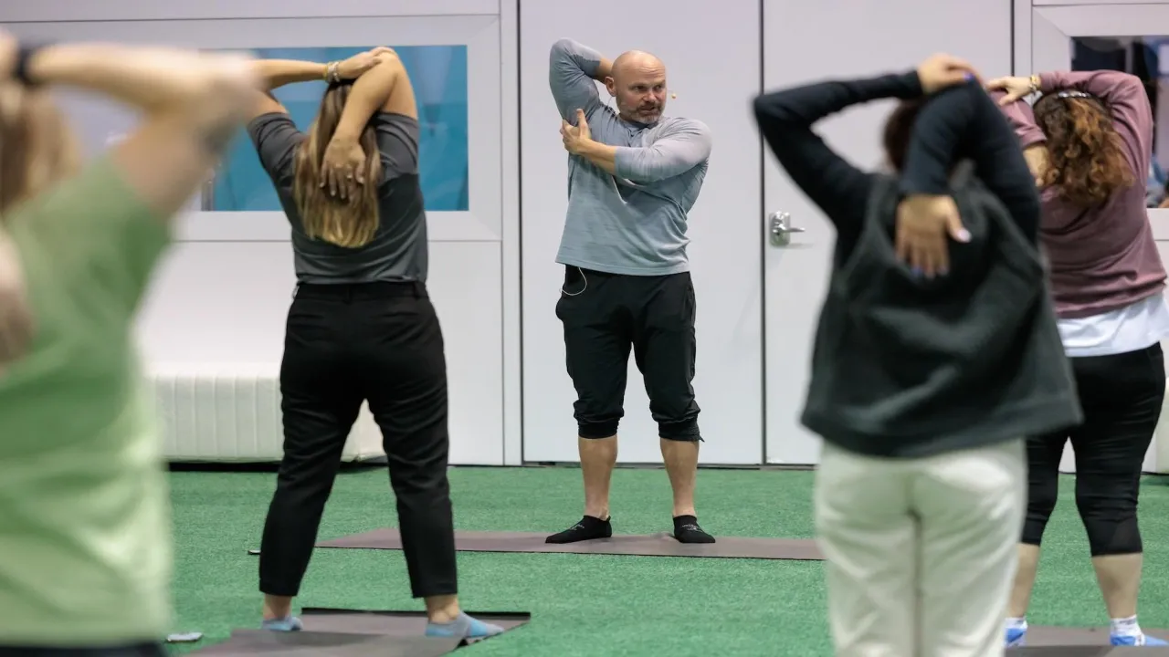 Clinic-Friendly Stretches: Quick Moves Between Patients