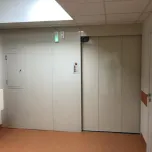 Sliding radiation shielding doors