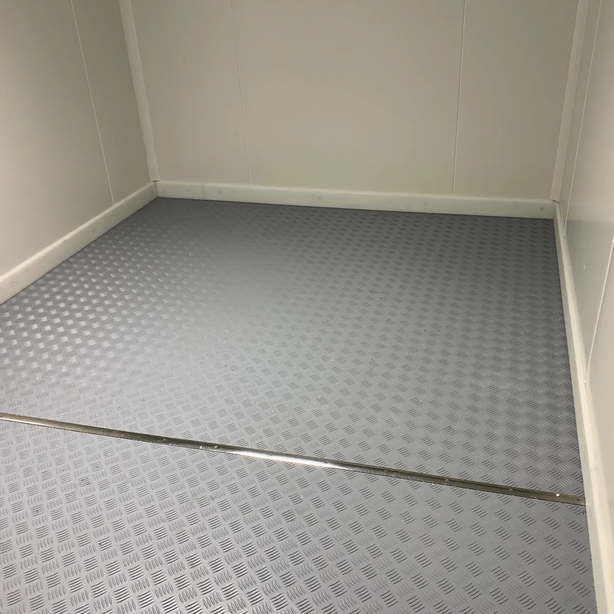 Anti-slip FLOOR PLATE