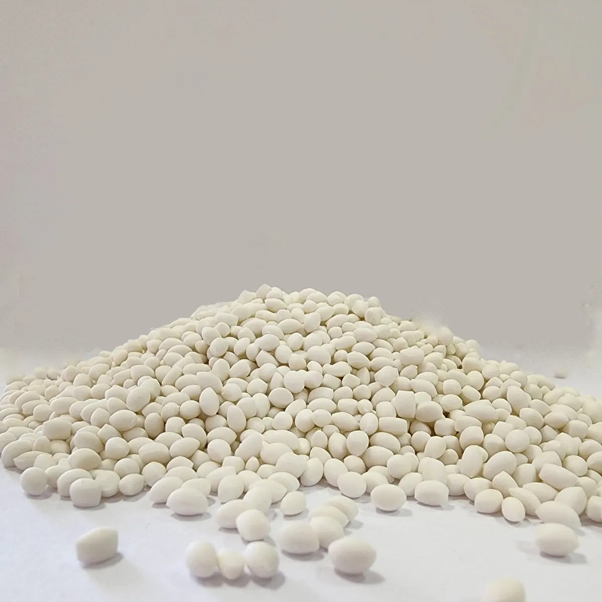 POLYCOM 101 - ADITIVO EXTRUSÃO, GRANULOS BRANCOS, PARA PRODUÇÃO DE SACOS DE RAFIA, FILMES SOPRADOS, SACOS JUMBO, INJEÇÃO