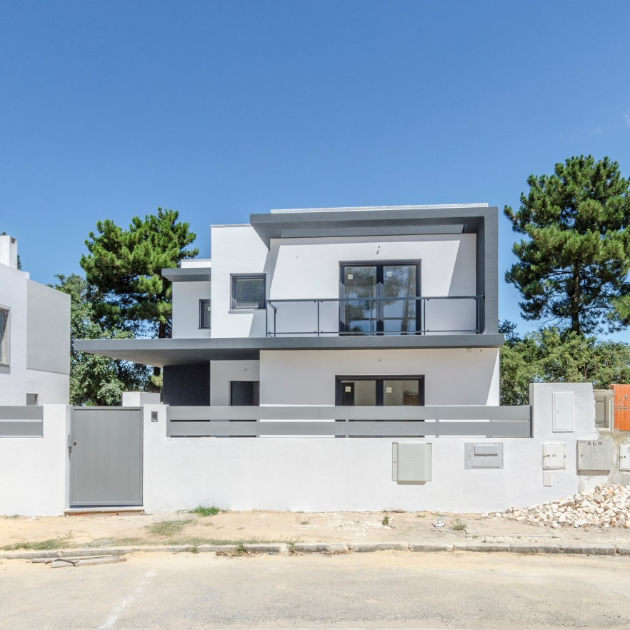 T4 Modern with swimming pool