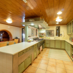 Magnifique villa de 6 suites, meublée, située dans un quartier privilégié de Funchal-Ile de Madere.